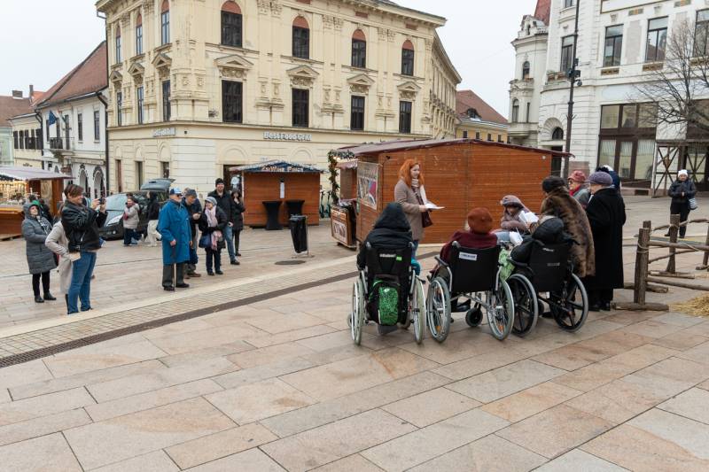 2025_12_03_szechenyi ter enek_08.jpg